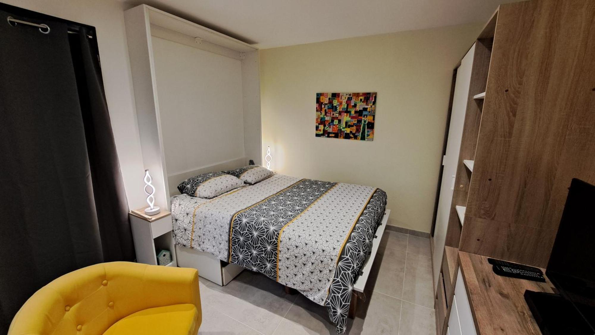 Cecilia Apartment *